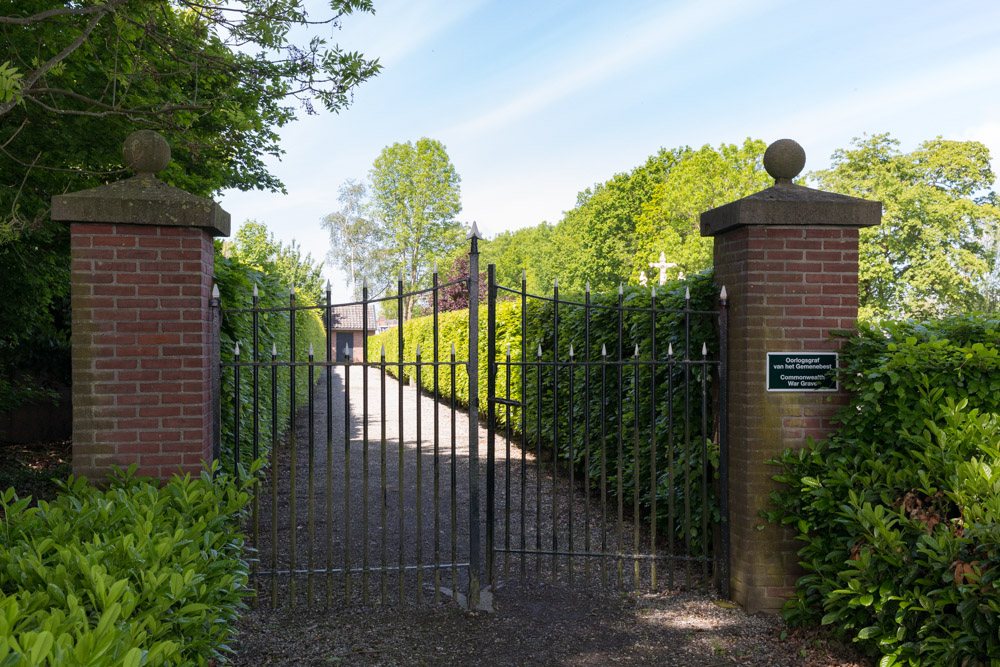 Oorlogsgraf van het Gemenebest Rooms Katholieke Begraafplaats Batenburg #4