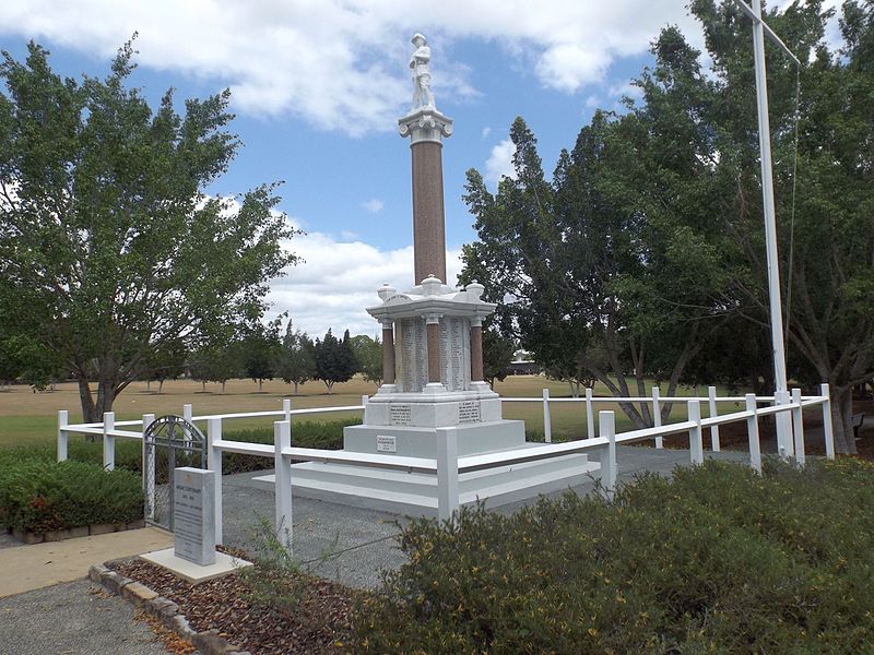 Oorlogsmonument Booval #1