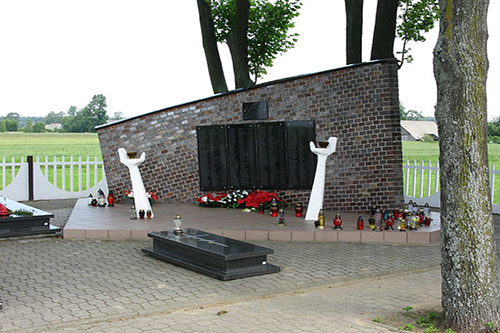 Monument Bloedbad Rajsk 1942 #1