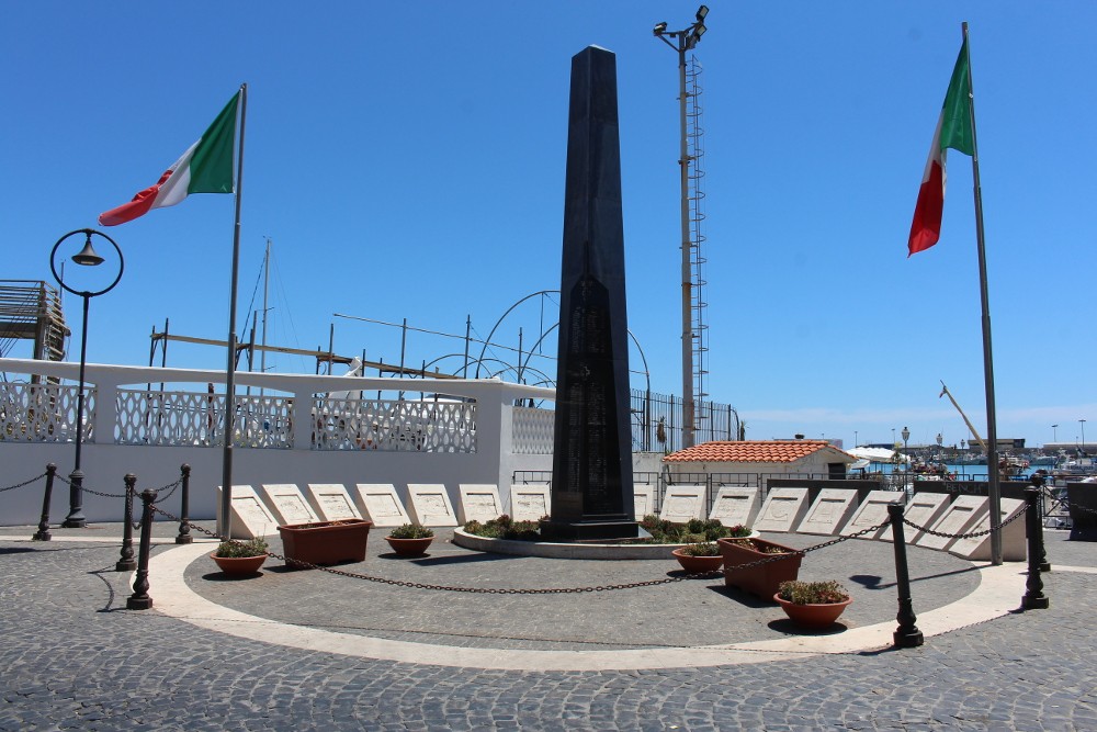 Monument Voor De Gevallenen Anzio #4