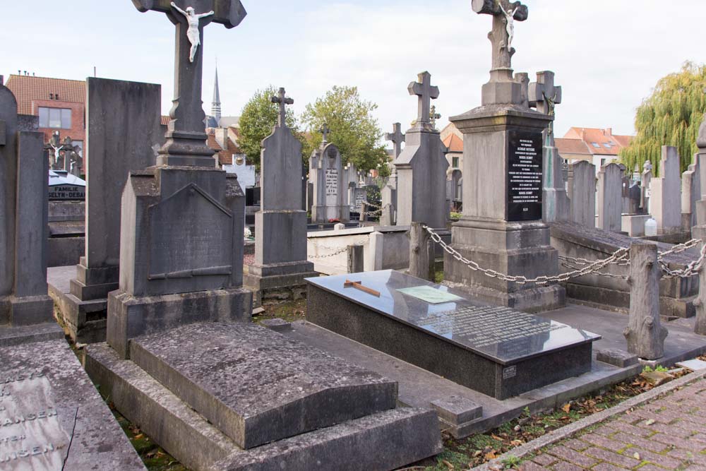 Grave Karel Cogge Veurne #1