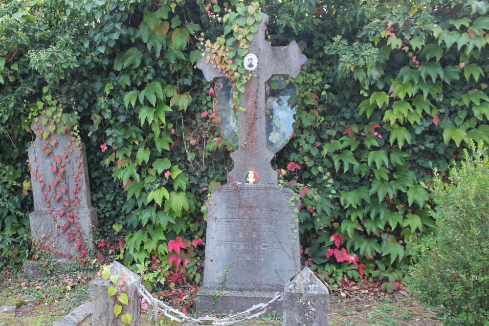 Belgian War Grave Chapelle-Saint-Lambert