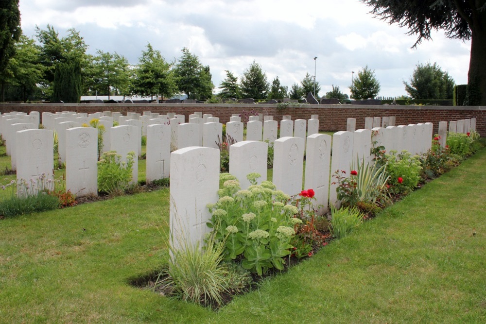 Commonwealth War Cemetery Heestert #2