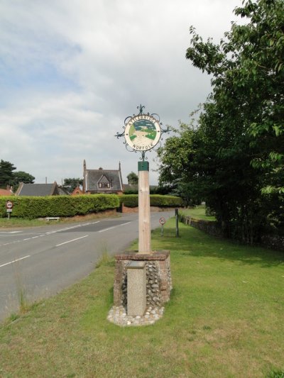 Oorlogsmonument Attlebridge #2