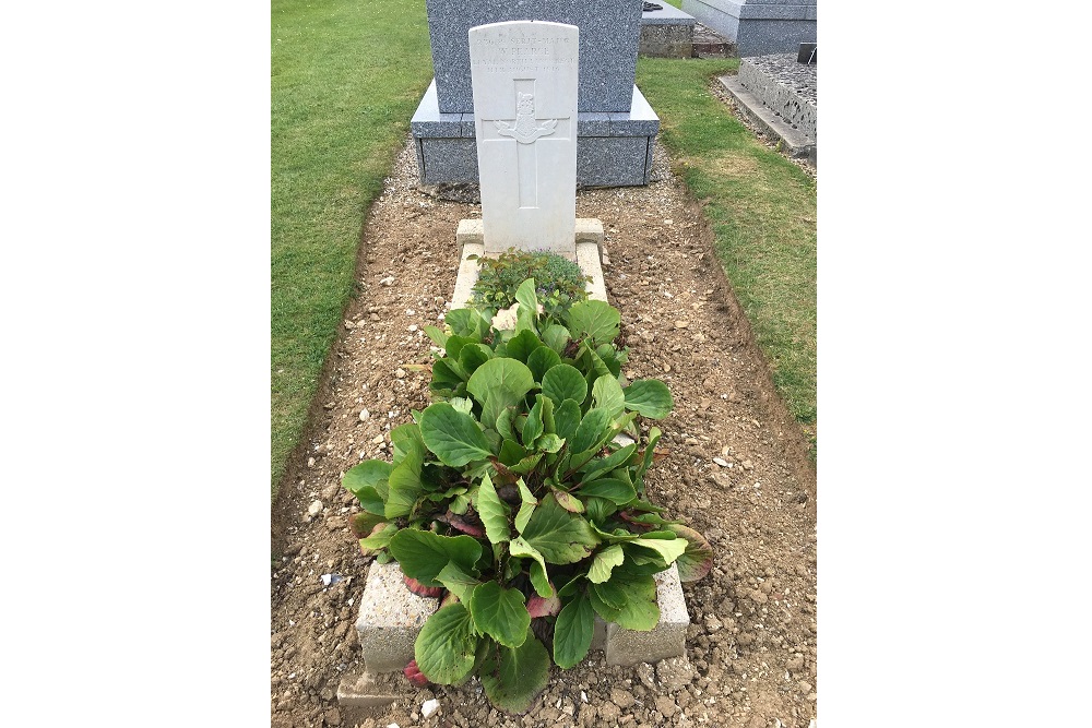 Commonwealth War Graves Bazentin #1
