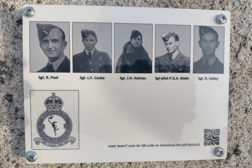 Monument Vickers Wellington #3