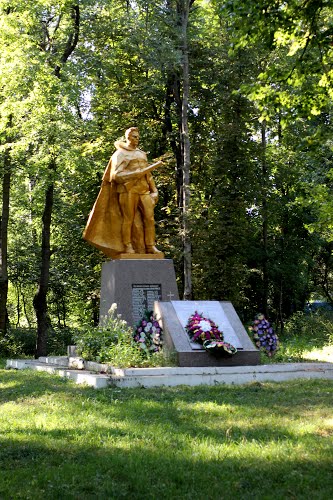 Mass Grave Russian Soldiers & War Memorial