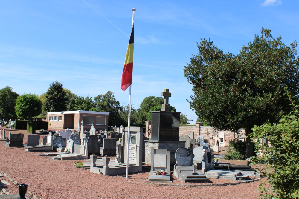 Oorlogsmonument Begraafplaats Veldwezelt	 #1