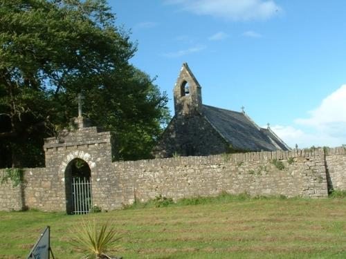 Commonwealth War Grave St. Tyddwg Churchyard #1