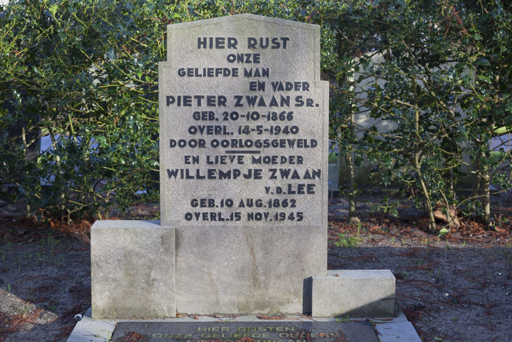 Nederlandse Oorlogsgraven Oosterbegraafplaats Alphen aan den Rijn #1
