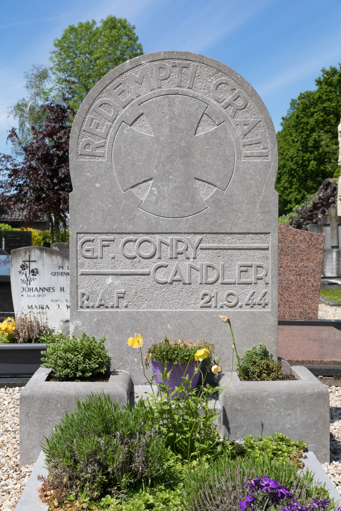 Commonwealth War Grave Roman Catholic Cemetery Batenburg #3