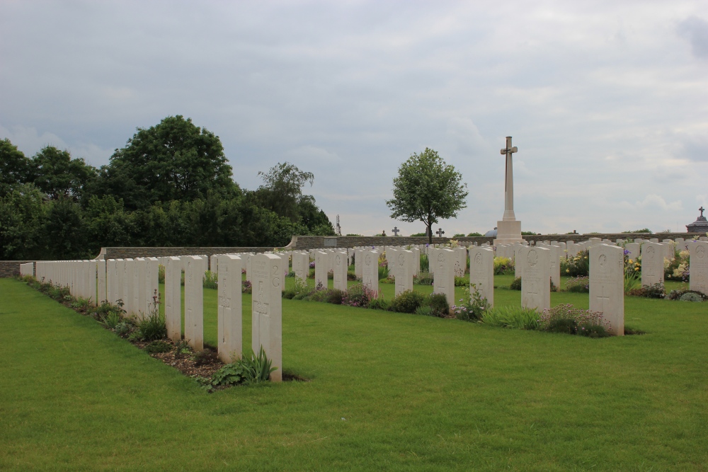 Commonwealth War Graves Metz-en-Couture Extension #2