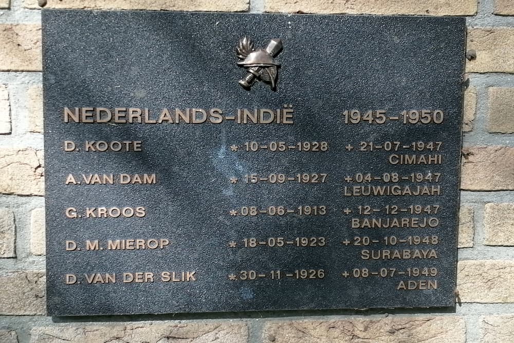 Monument Dutch East Indies Middelharnis #2