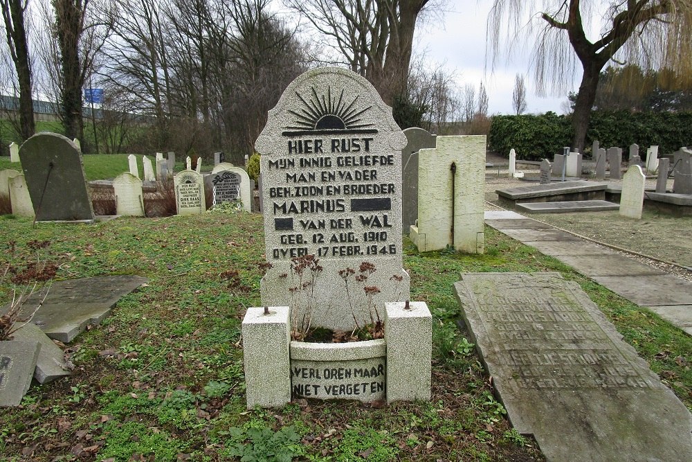 Dutch War Graves Pernis #5