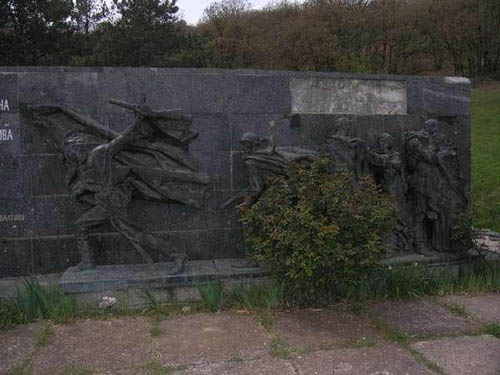 Monument 77e Infanteriedivisie Sapun #2