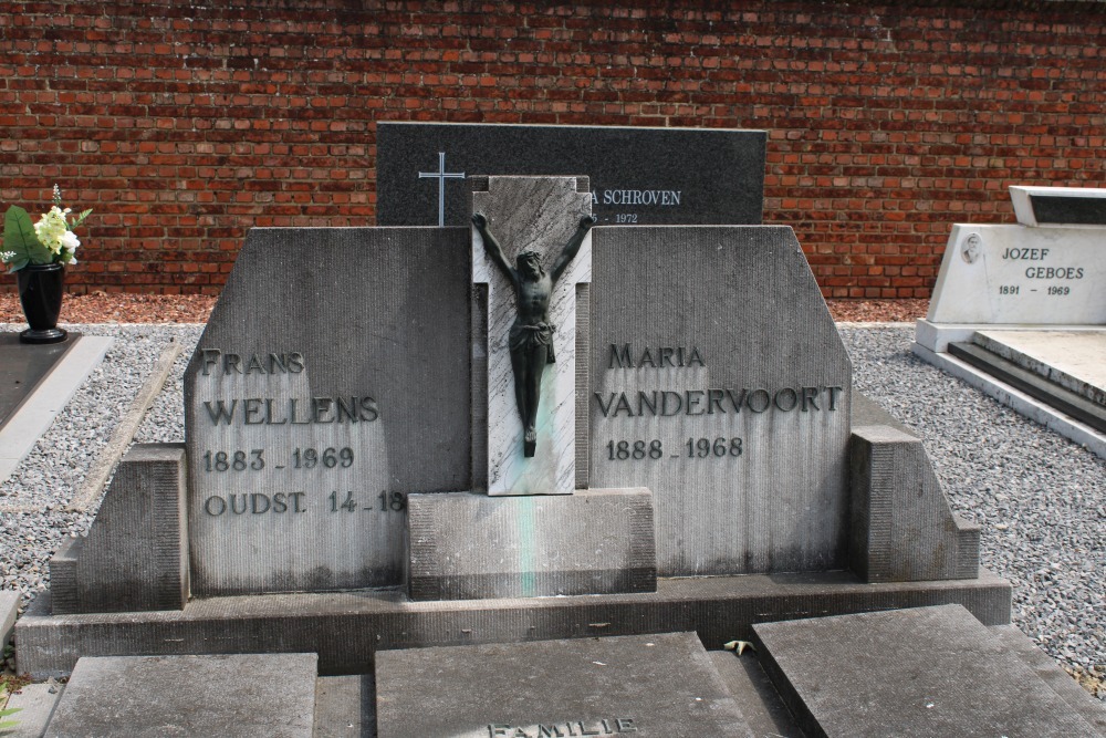 Belgian Graves Veterans Tessenderlo Cemetery Schoot #1