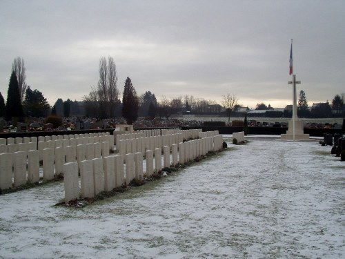 Oorlogsgraven van het Gemenebest Hautmont