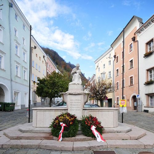 Oorlogsmonument Hallein #1