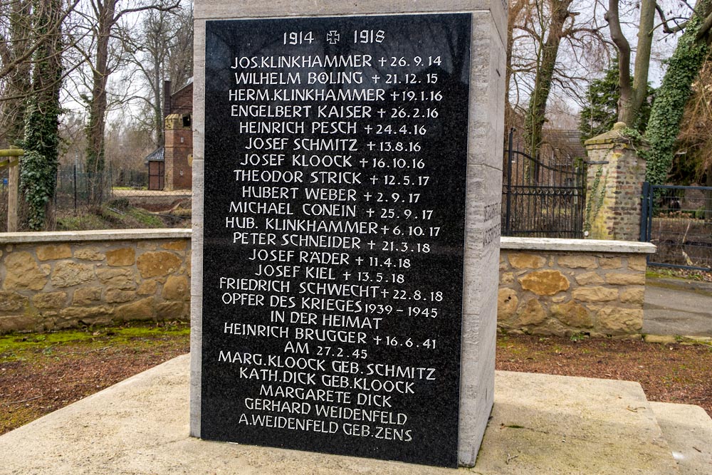 War Memorial Sievernich #3