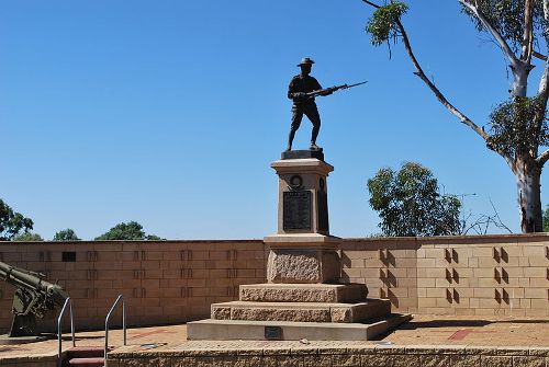 War Memorial Mannum #1