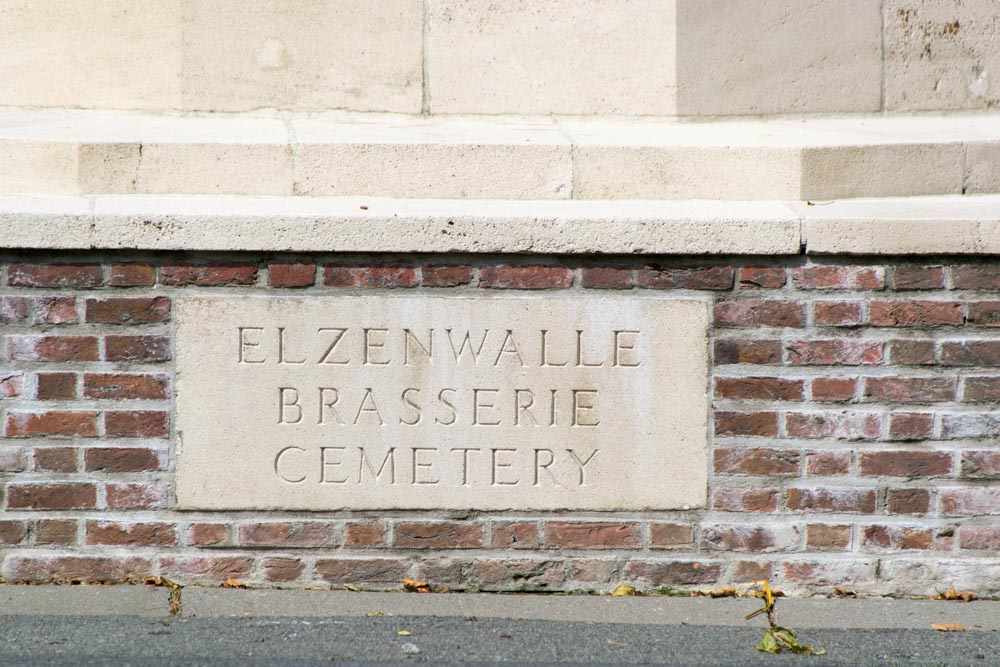 Oorlogsbegraafplaats van het Gemenebest Elzenwalle Brasserie #1