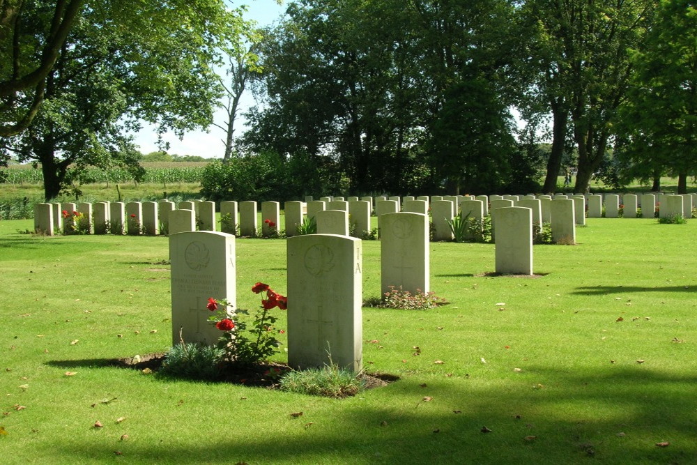 Commonwealth War Cemetery Maple Copse #3