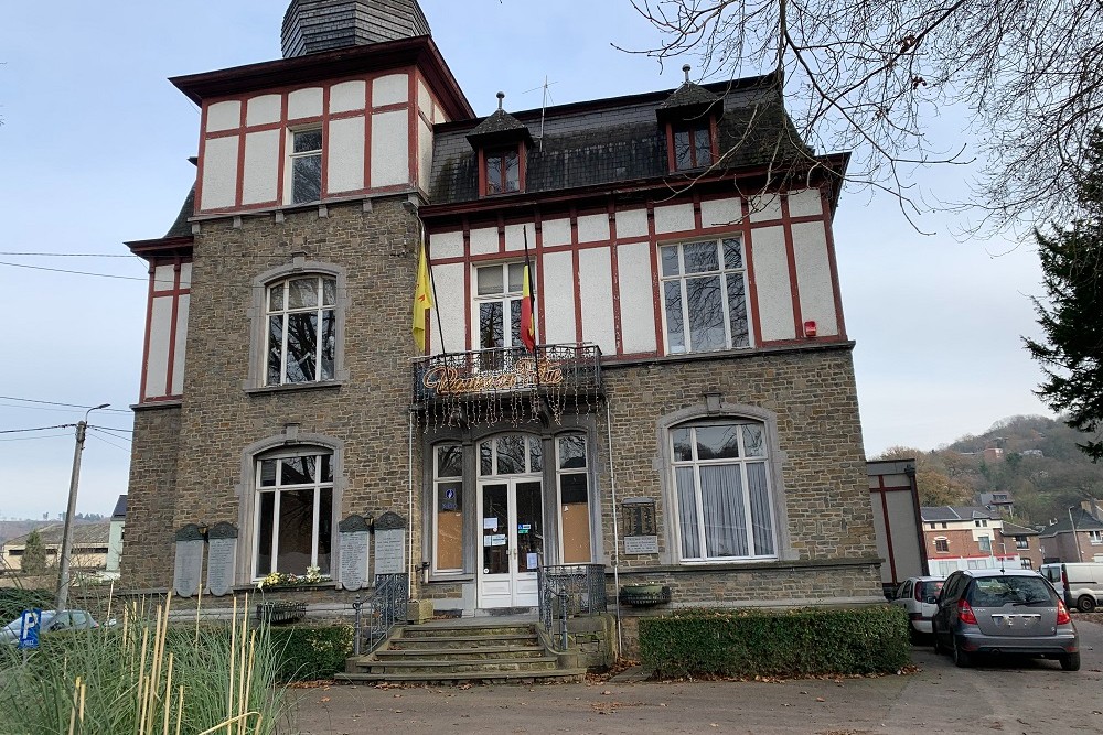 Gedenktekens Gemeentehuis Vaux-sous-Chvremont