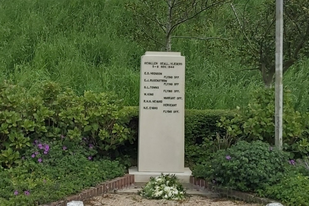 Memorial Fallen Aviators RAF Venhuizen #1