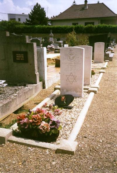 Commonwealth War Graves Briey