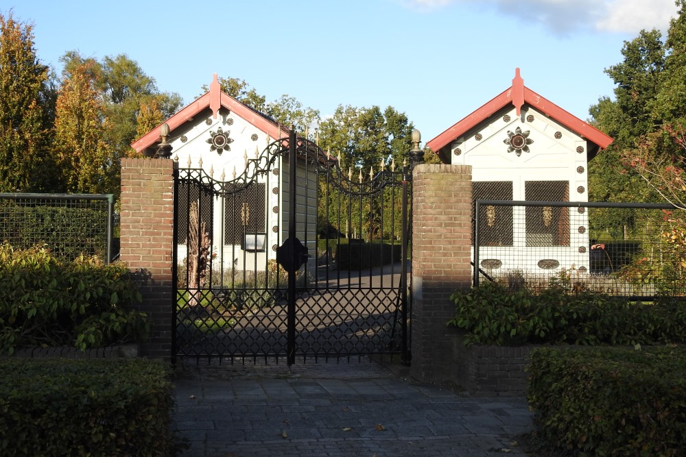 Dutch War Graves Municipal Cemetery Woudrichem #1