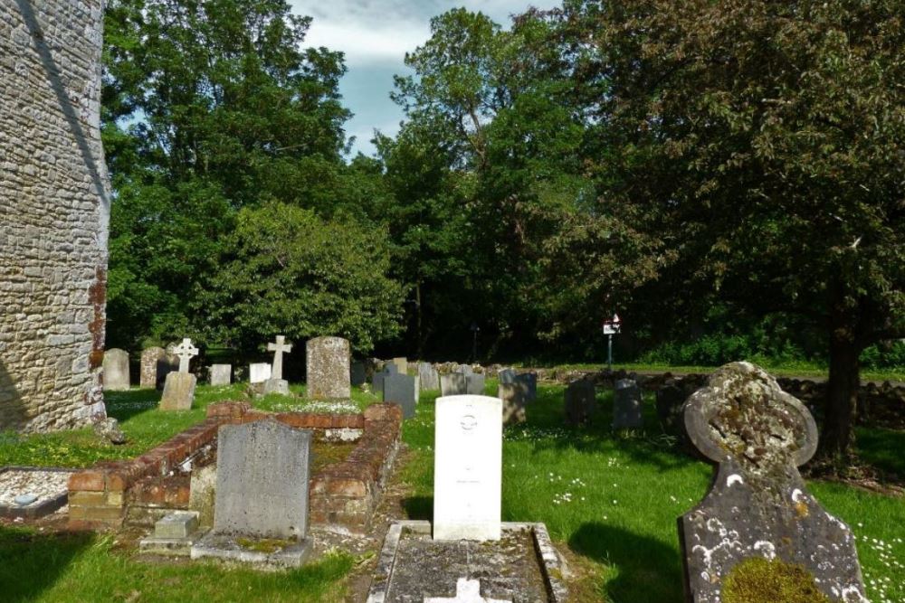 Commonwealth War Grave St. Mary Churchyard #1