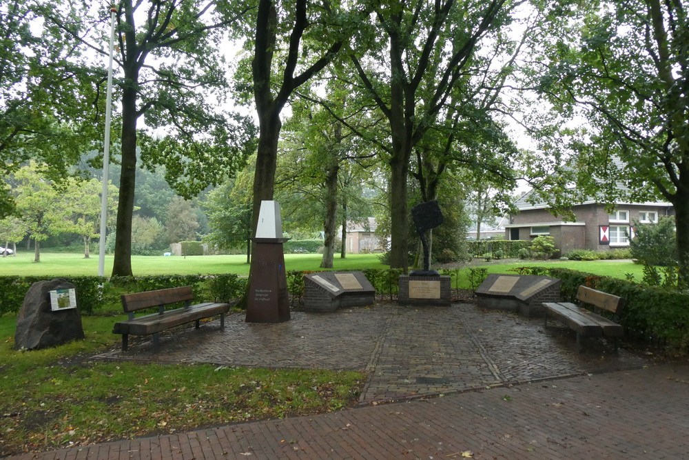 Oorlogsmonument Westerbork 'Westerbork: Dorp van de Vrijheid' #1