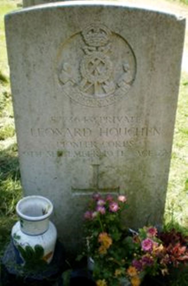 Commonwealth War Grave Rockland St. Peter Churchyard