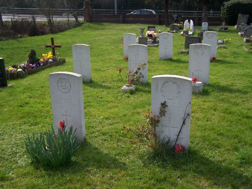 Oorlogsgraven van het Gemenebest Holy Cross New Cemetery