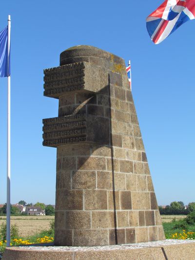 Monument Bevrijding Ouistreham #2