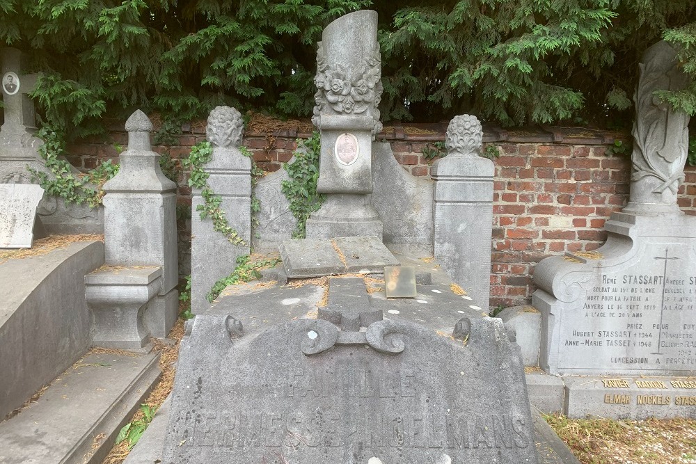 Belgian War Graves Milmort (Herstal) #1