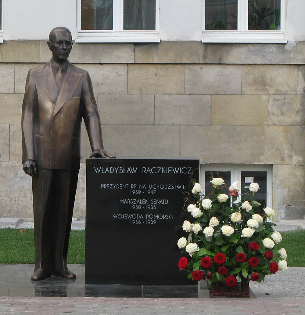 Monument Wladyslaw Raczkiewicz Torun #1