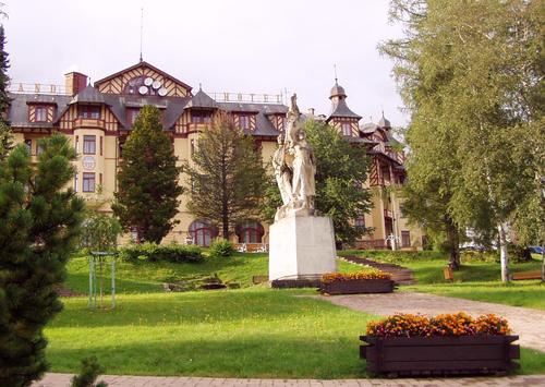 Memorial Slowakian National Uprising Star Smokovec #1