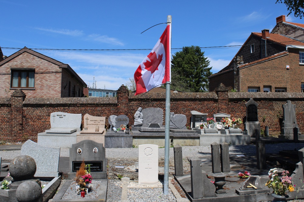 Commonwealth War Grave Courcelles #1