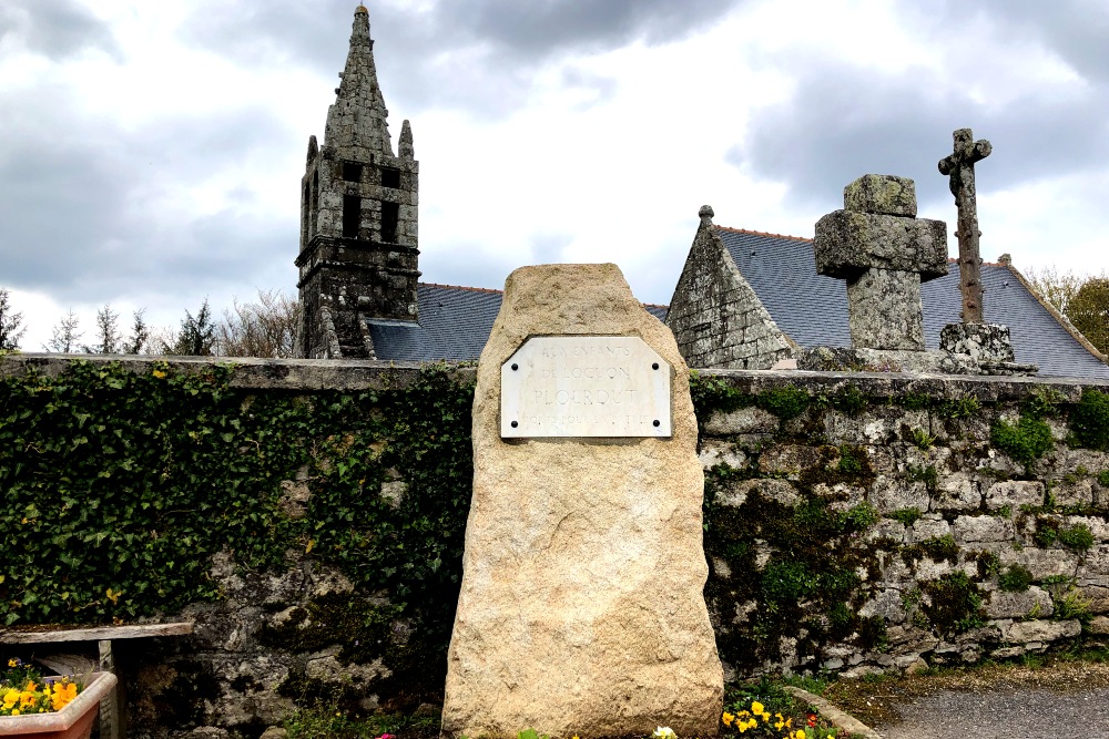 War Memorial Locuon Ploerdut