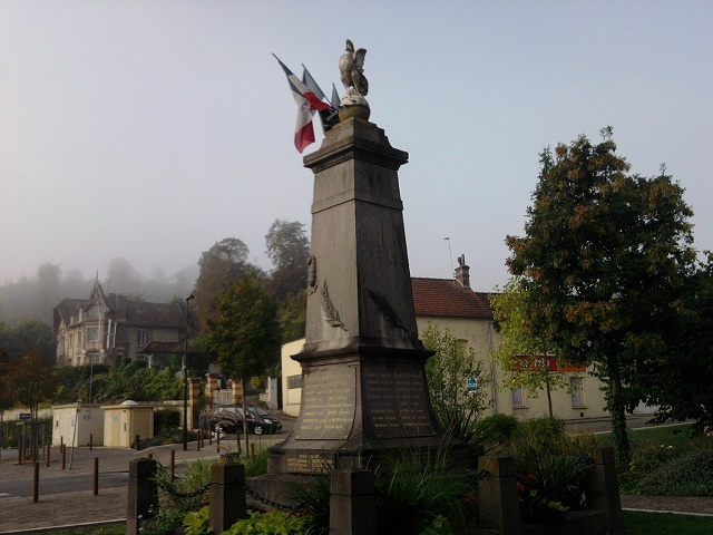 Oorlogsmonument Ivry-la-Bataille #1