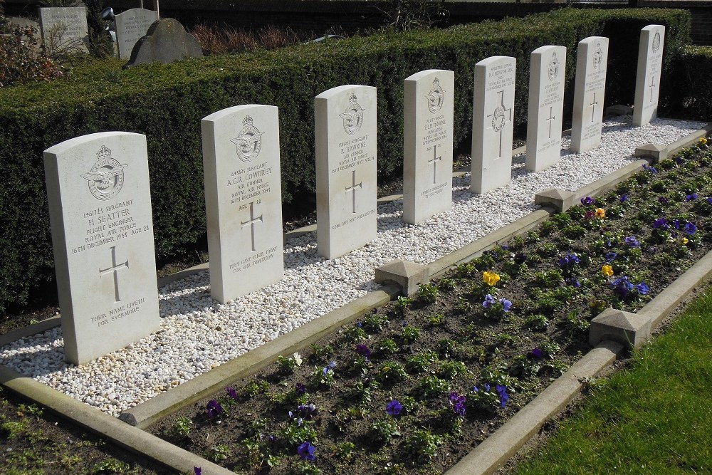 Commonwealth War Graves Protestant Churchyard Heemskerk #1