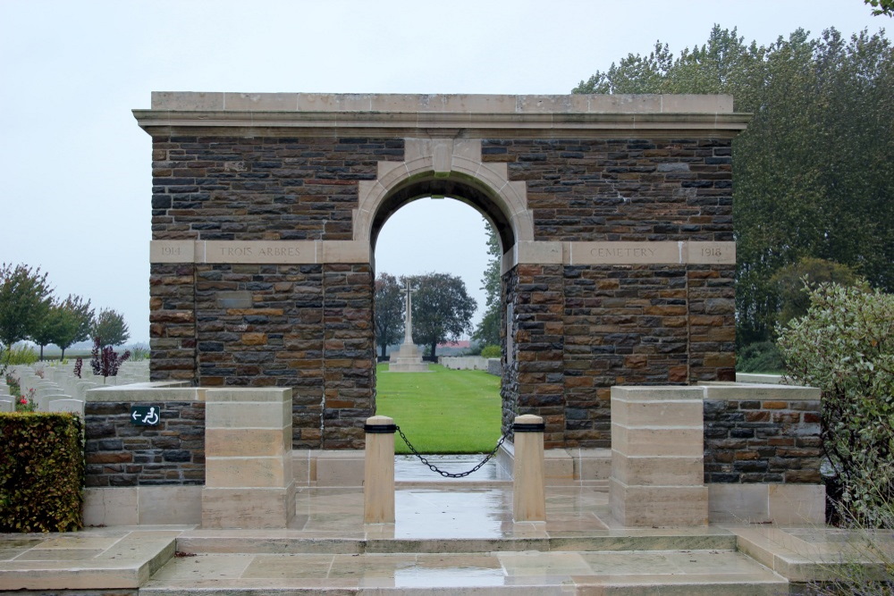 Commonwealth War Cemetery Trois Arbres #1
