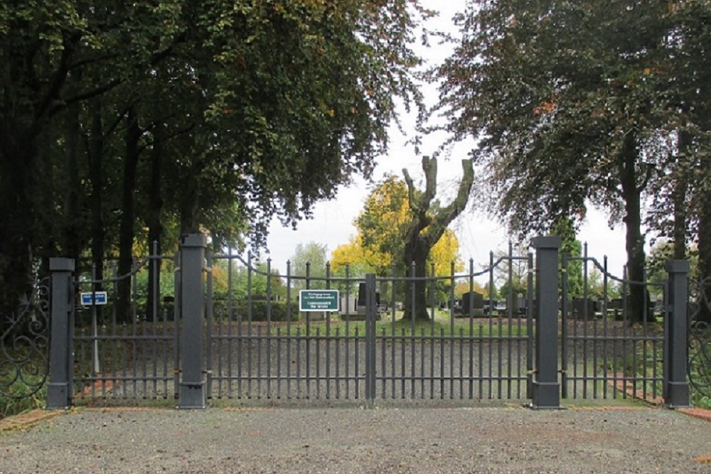 Dutch War Graves General Cemetery Uithuizermeeden #4