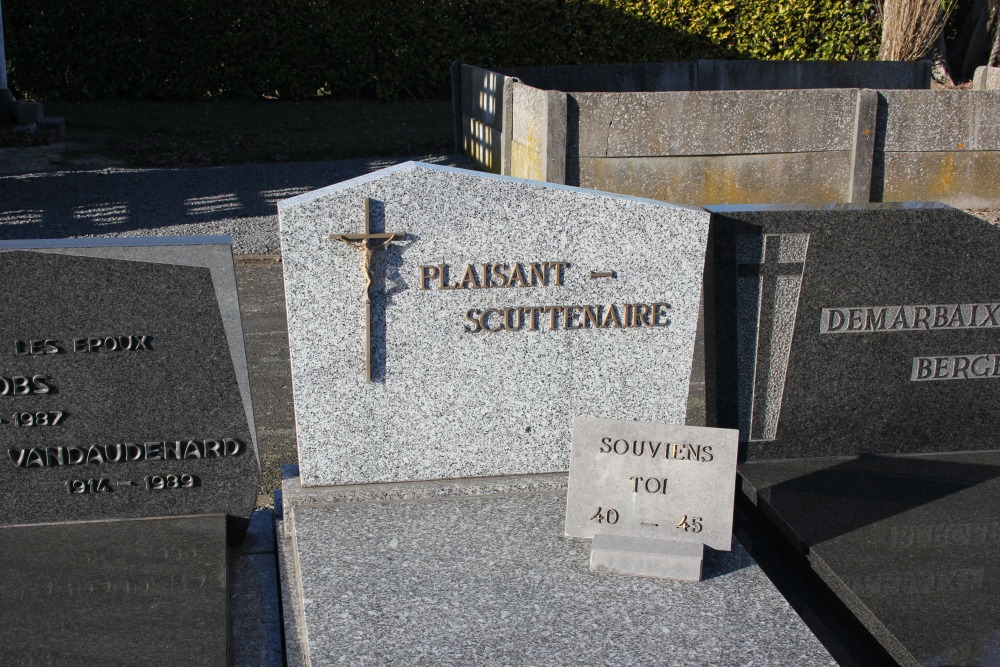 Belgian Graves Veterans Hellebecq Cemetery #5