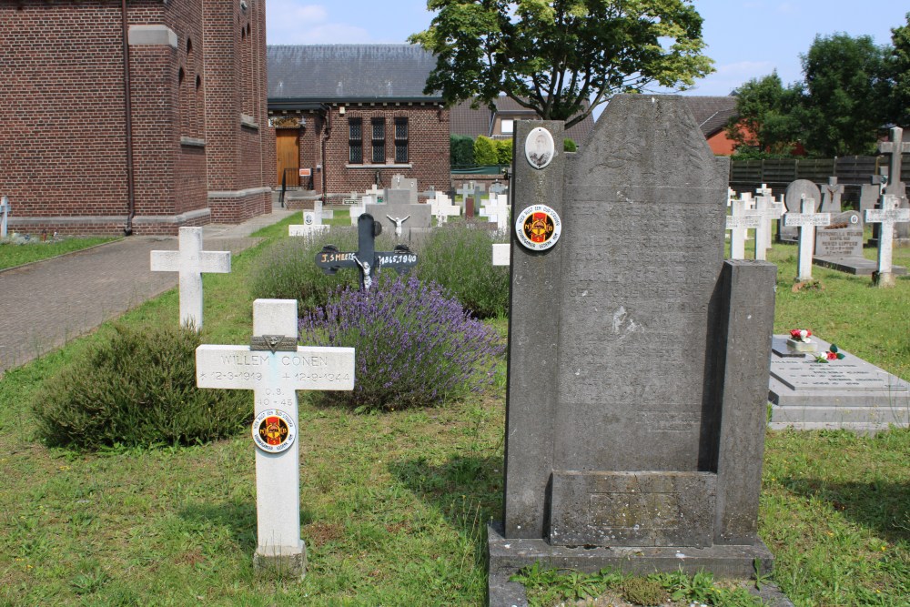 Belgische Graven Oudstrijders Molenbeersel Kerkhof #1