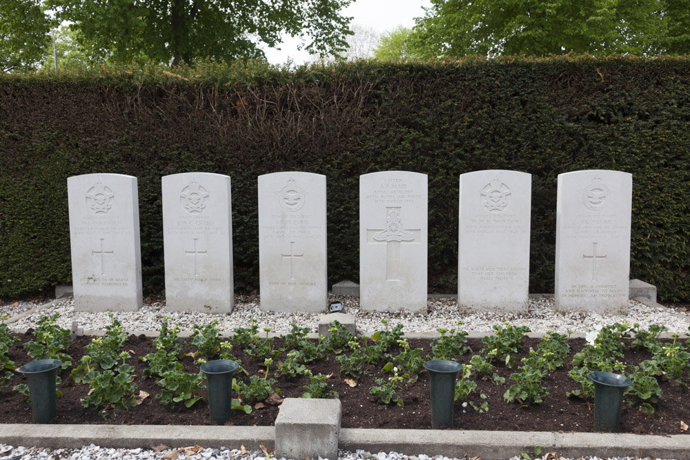 Commonwealth War Graves General Cemetery Vriezenveen #1