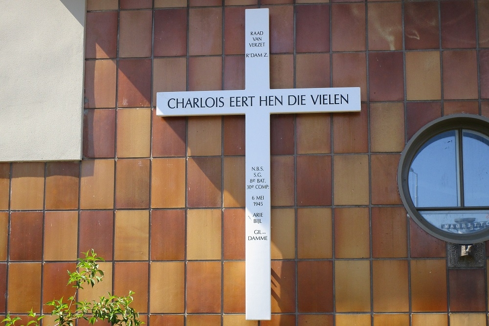 Monument Slachtoffers 6 Mei 1945 Charlois #3