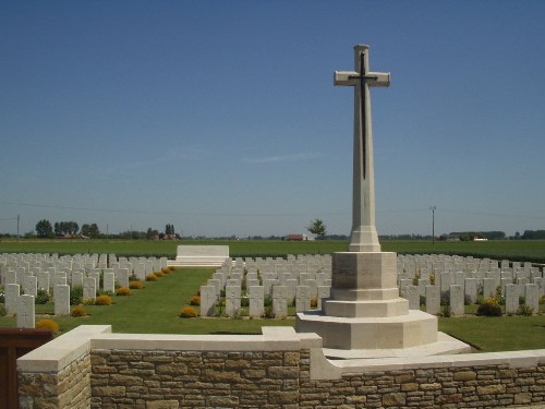 Commonwealth War Cemetery St. Venant-Robecq Road #1