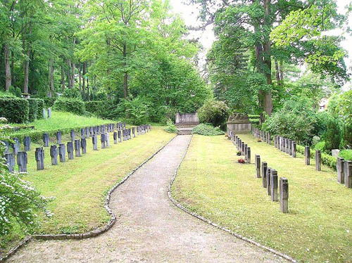 Graven Slachtoffers Bombardement Meiningen #1